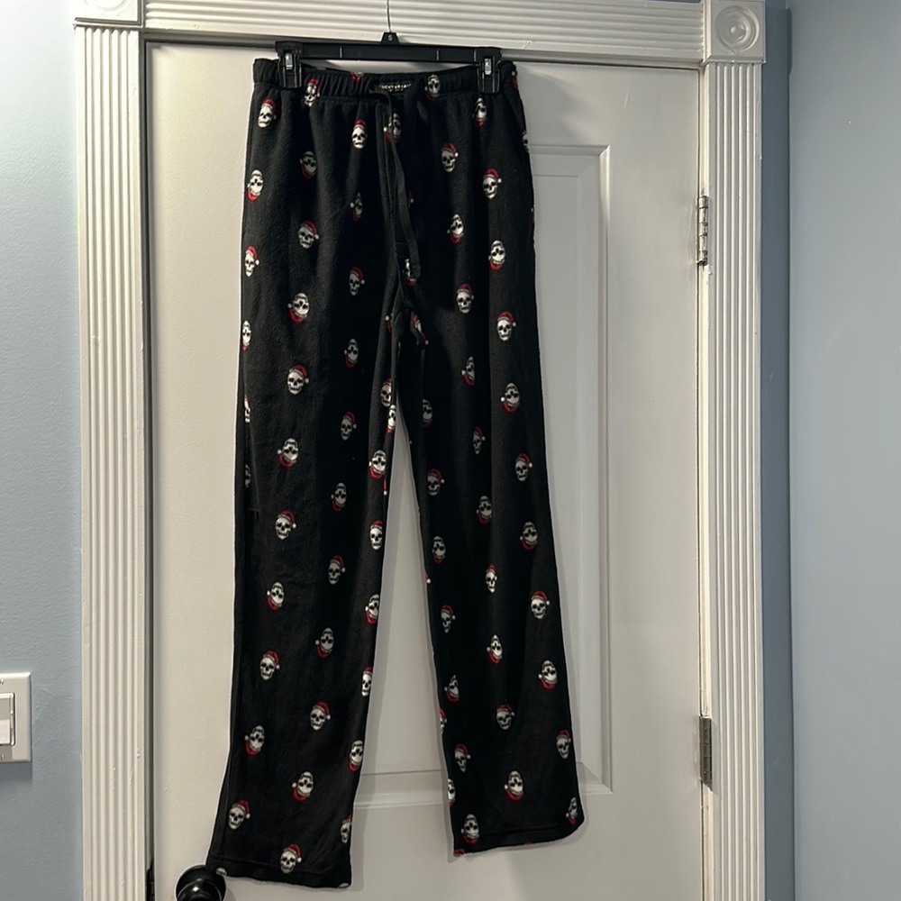 Men's lucky brand pajamas pants Christmas skulls Santa skulls  size small new